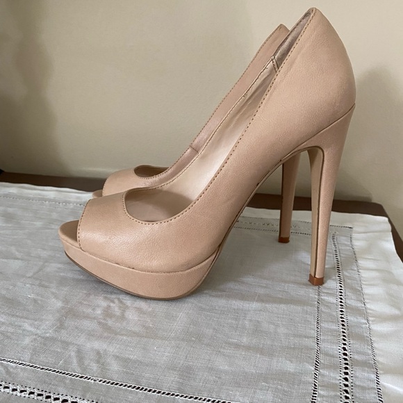 Peep Toe Platform Pump - Picture 2 of 6
